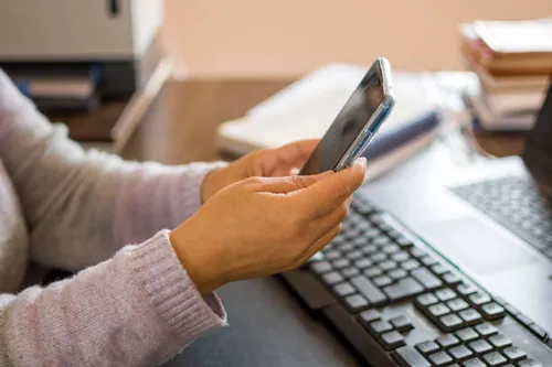 
          Imagem ilustrativa da imagem Alunas de colégio privado do Recife denunciam que foram vítimas de "falsos nudes"
          