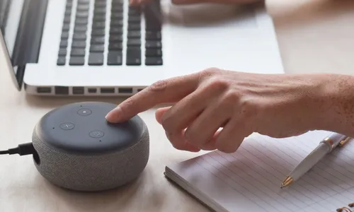 
          Imagem ilustrativa da imagem Amazon tenta transformar Alexa em ChatGPT falante
          