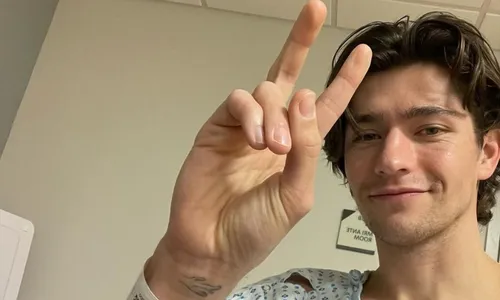 
          Imagem ilustrativa da imagem Após descoberta de tumor, ator da Netflix pede ajuda para pagar cirurgia
          