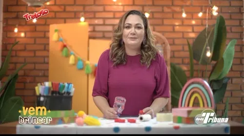 
          Imagem ilustrativa da imagem Aprenda a fazer um Bilboquê com Cláudia Bettini, do Vem Brincar!
          