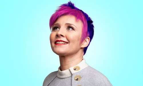 
          Imagem ilustrativa da imagem Apresentadora e comediante de séries da Netflix morre após "breve doença"
          