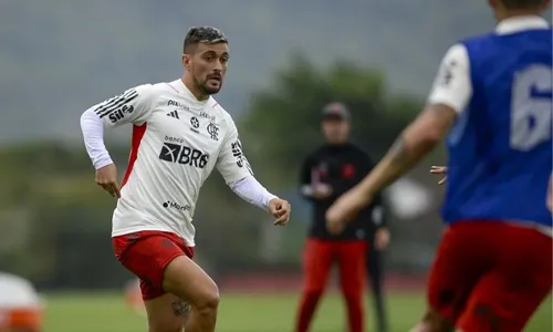 
          Imagem ilustrativa da imagem Arrascaeta treina com o Flamengo e aumenta chance de atuar na final
          