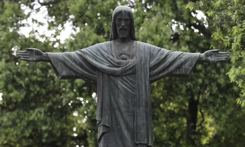 
          Imagem ilustrativa da imagem Arte e história nos monumentos de cemitérios
          