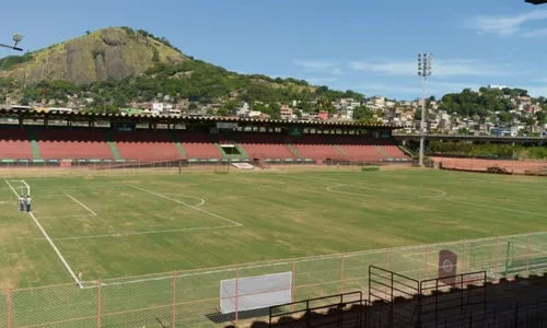 
          Imagem ilustrativa da imagem Até que dava para ser em algum estádio aqui
          