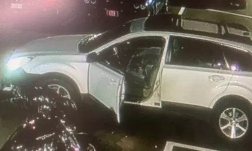 
          Imagem ilustrativa da imagem Atirador mata ao menos 22 pessoas e fere outras 60 nos EUA
          