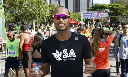 
          Imagem ilustrativa da imagem Atletas superam forte calor para vencer a Corrida Tribuna Ruas da Cidade
          