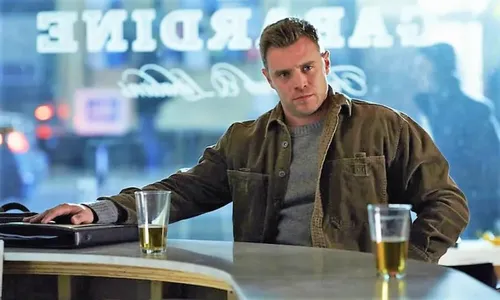 
          Imagem ilustrativa da imagem Ator de 'Suits' e 'CSI: Nova York' morre aos 43 anos
          