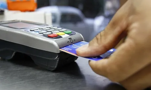 
          Imagem ilustrativa da imagem Banco Central propõe limite de 12 vezes para compras parceladas sem juros
          