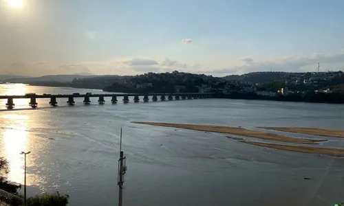 
          Imagem ilustrativa da imagem Bancos de areia mudam cenário do Rio Doce
          