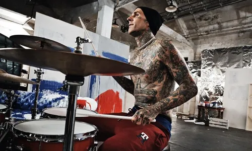 
          Imagem ilustrativa da imagem Baterista do Blink-182 se irrita com brasileiro e ameaça cancelar show no País
          