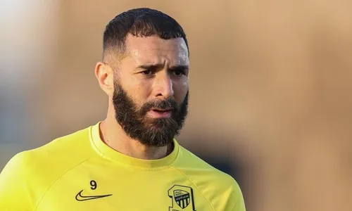 
          Imagem ilustrativa da imagem Benzema nega vínculo com grupo islâmico e estuda processar ministro que o acusou
          