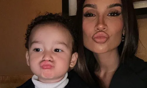 
          Imagem ilustrativa da imagem Bianca Andrade e filho sofrem acidente de carro no Rio Janeiro
          