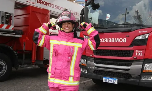 
          Imagem ilustrativa da imagem Bombeiras de rosa por uma causa especial
          