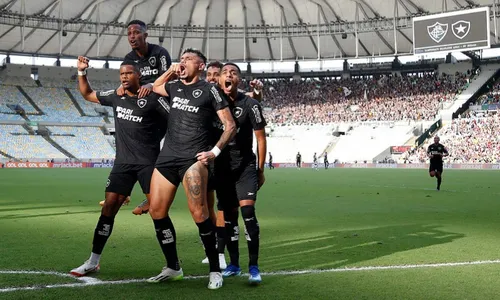 
          Imagem ilustrativa da imagem Botafogo derrota Fluminense, volta a vencer após 5 jogos e abre vantagem na ponta
          