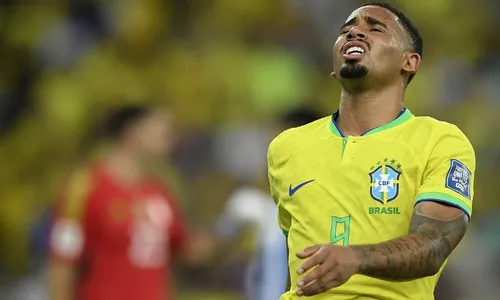 
          Imagem ilustrativa da imagem Brasil perde para Argentina em jogo marcado por briga nas arquibancadas do Maracanã
          