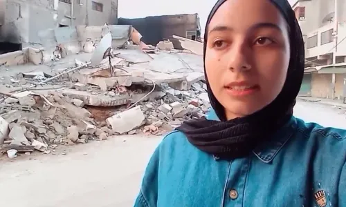 
          Imagem ilustrativa da imagem Brasileira em Gaza interrompe entrevista após bombardeio
          