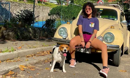 
          Imagem ilustrativa da imagem Brasileira viaja rumo ao Alasca com cadela a bordo de um Fusca 74
          