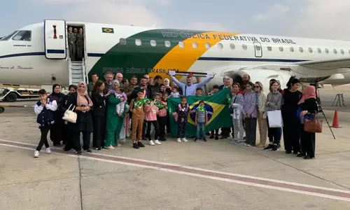 
          Imagem ilustrativa da imagem Brasileiros repatriados de Gaza já estão a caminho do Brasil
          