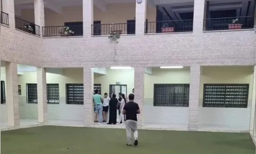 
          Imagem ilustrativa da imagem Brasileiros vão deixar escola para evitar invasão de Gaza
          