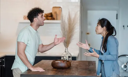 
          Imagem ilustrativa da imagem Briga de casal separado
          