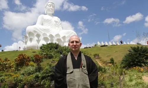 
          Imagem ilustrativa da imagem Buda gigante vai virar point cultural e gastronômico em Ibiraçu
          
