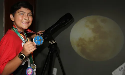 
          Imagem ilustrativa da imagem “Caçador de asteroides” ganha medalha em Brasília
          