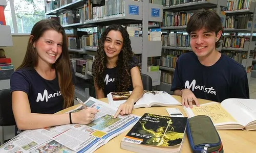 
          Imagem ilustrativa da imagem Cadernos do Enem a partir desta quinta-feira em A Tribuna
          