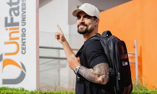 
          Imagem ilustrativa da imagem Caio Castro se matricula em faculdade de ciências biológicas
          