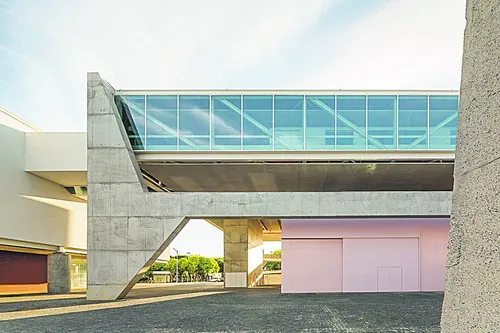 
          Imagem ilustrativa da imagem Cais das Artes no ES é joia de arquiteto premiado
          