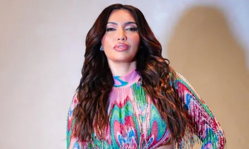 
          Imagem ilustrativa da imagem Cantora e mulher de bilionário: quem é Karinah, que comprou a mansão de Xuxa
          