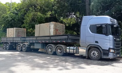 
          Imagem ilustrativa da imagem Carreta é flagrada com 33 toneladas de excesso de peso na BR-101 no ES
          