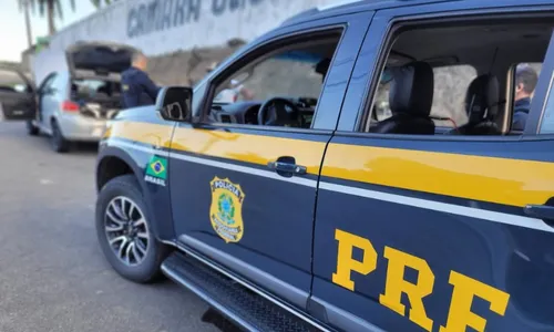 
          Imagem ilustrativa da imagem Carro clonado com 163 multas e mais de R$ 40 mil em dívidas é flagrado na Serra
          