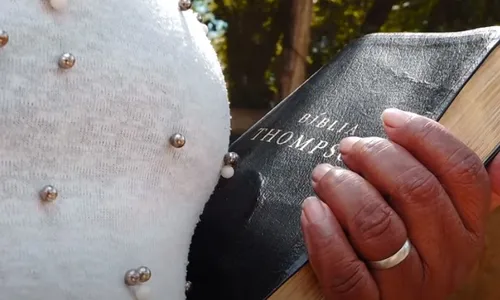 
          Imagem ilustrativa da imagem Casada há 37 anos, pastora denuncia marido por agressões
          