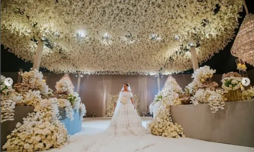 
          Imagem ilustrativa da imagem Casamento de R$ 15 milhões de filha do 'barão do agro' viraliza nas redes sociais
          