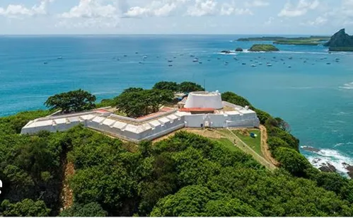 
          Imagem ilustrativa da imagem Casamento de bilionário altera rotina em Fernando de Noronha
          