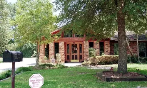 
          Imagem ilustrativa da imagem Casarão onde Britney Spears passou infância está à venda por mais de R$ 5 milhões
          