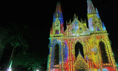 
          Imagem ilustrativa da imagem Catedral de Vitória vira point para fotos com iluminação
          