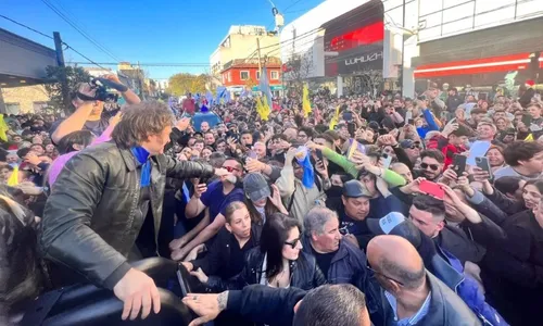 
          Imagem ilustrativa da imagem Com 7% do eleitorado, Buenos Aires pode ajudar Milei a se tornar presidente
          