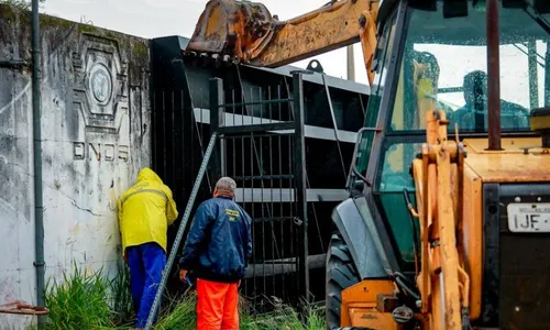 
          Imagem ilustrativa da imagem Com nova previsão de ciclone no RS, Porto Alegre fecha comportas da cidade
          