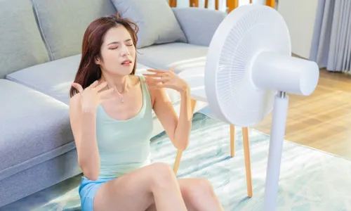 
          Imagem ilustrativa da imagem Como amenizar o calor dentro do quarto? Veja dicas
          