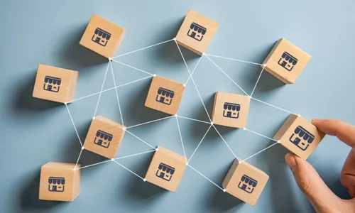 
          Imagem ilustrativa da imagem Como investir R$ 4.400 sem deixar emprego e ter a própria empresa
          