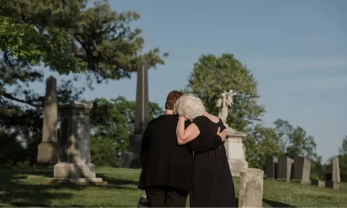 
          Imagem ilustrativa da imagem Confortar e organizar o luto
          