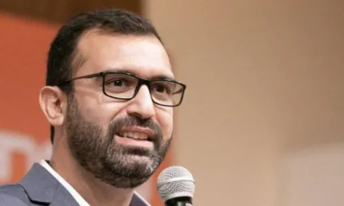 
          Imagem ilustrativa da imagem Cotoveladas
          