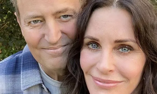 
          Imagem ilustrativa da imagem Courteney Cox, a Monica de 'Friends', presta homenagem a Matthew Perry
          