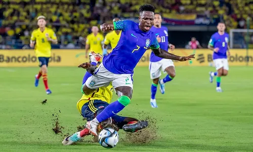 
          Imagem ilustrativa da imagem De virada, Brasil perde para a Colômbia em noite inspirada de Luis Díaz
          