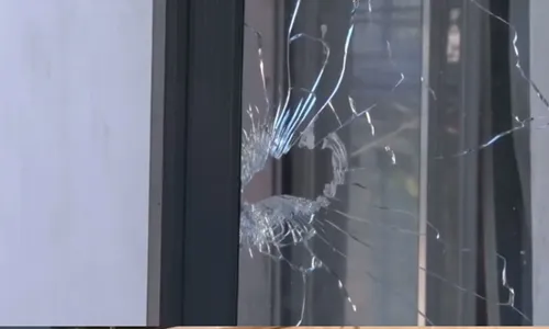 
          Imagem ilustrativa da imagem Decoradora fica ferida ao ser atingida por bala perdida em Vila Velha
          