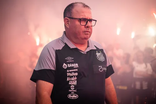 
          Imagem ilustrativa da imagem Derrota no Paraná não abala confiança de Marcelo Fernandes: 'O Santos não vai cair'
          