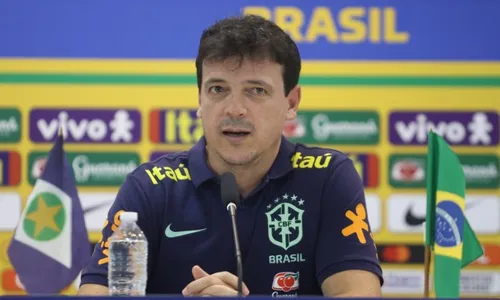 
          Imagem ilustrativa da imagem Diniz lamenta ausência de Paquetá e dá pistas sobre substituto de Neymar
          