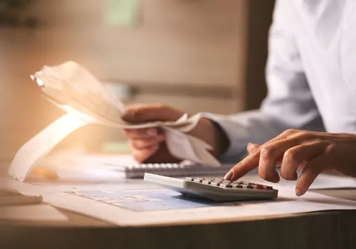 
          Imagem ilustrativa da imagem Dívidas com contas de água e luz atingem recorde, diz Serasa
          