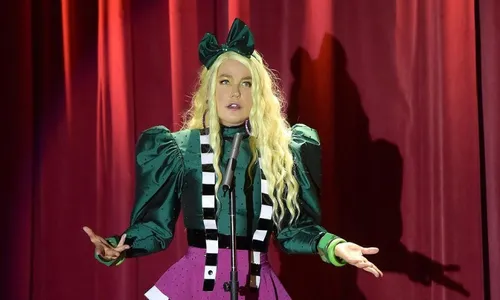 
          Imagem ilustrativa da imagem Dizem que estou velha e reparam no meu corpo, afirma Xuxa, que fez 60 anos
          